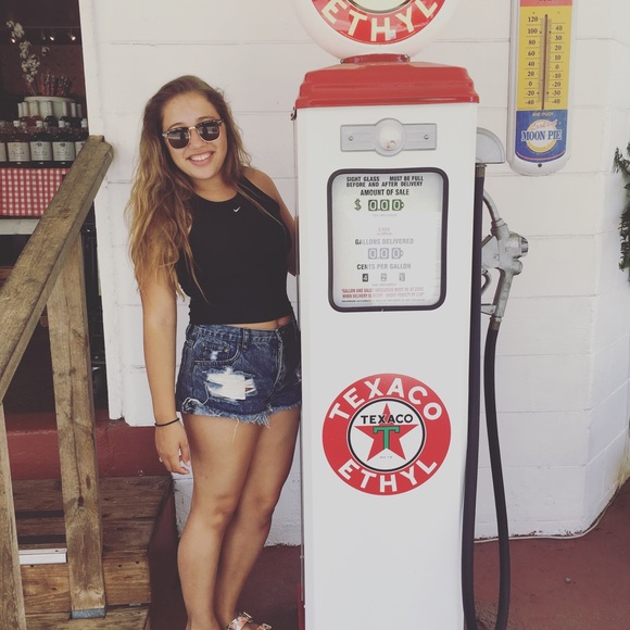 Meet your Posher, Brittany - Picture 6 of 6